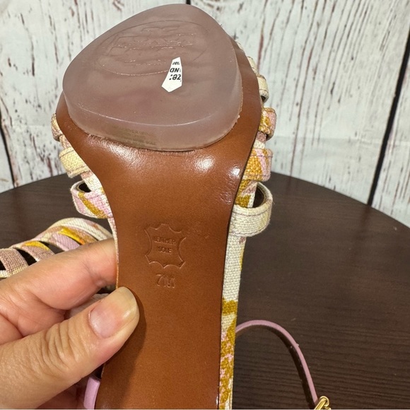 Tory Burch Muted Floral ankle strap strapoy 5”Heels size 7 Never worn - Picture 15 of 16
